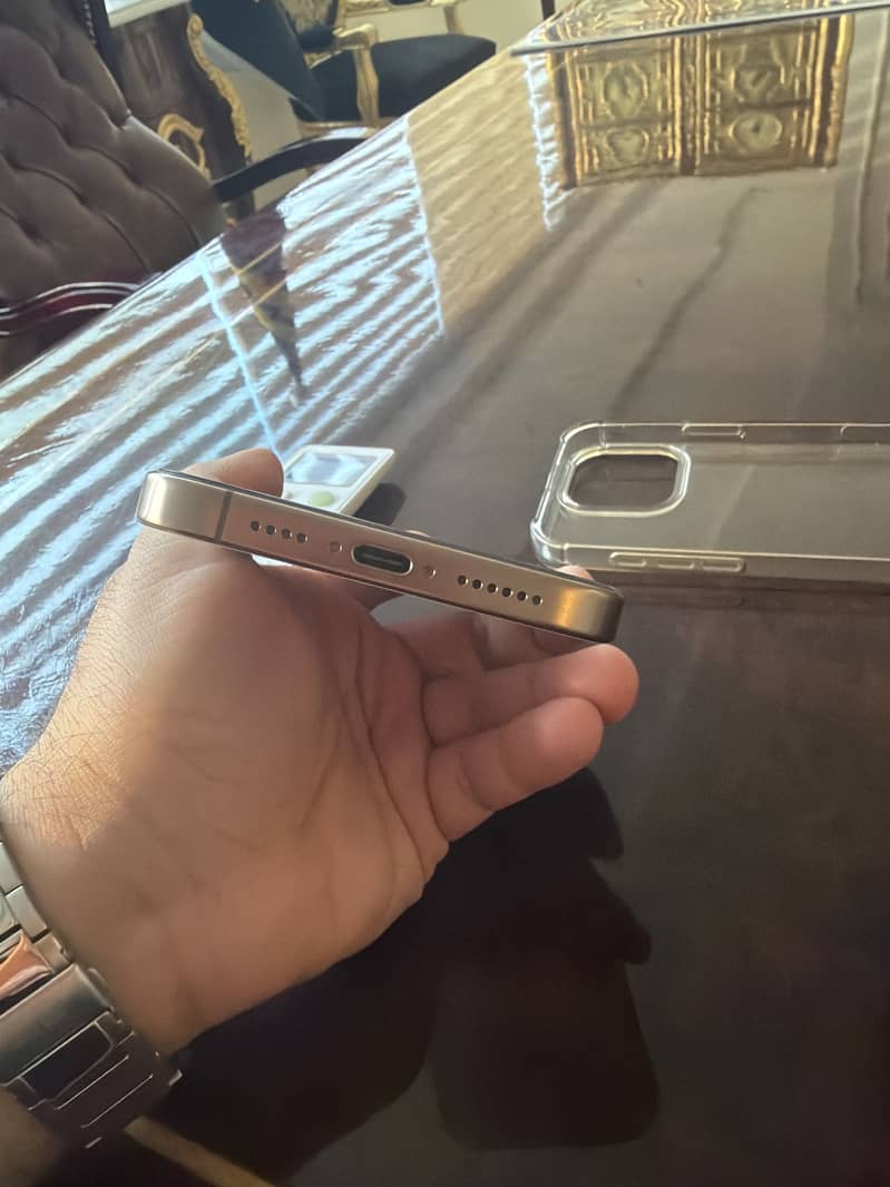 Apple iPhone 16 Pro Max 3