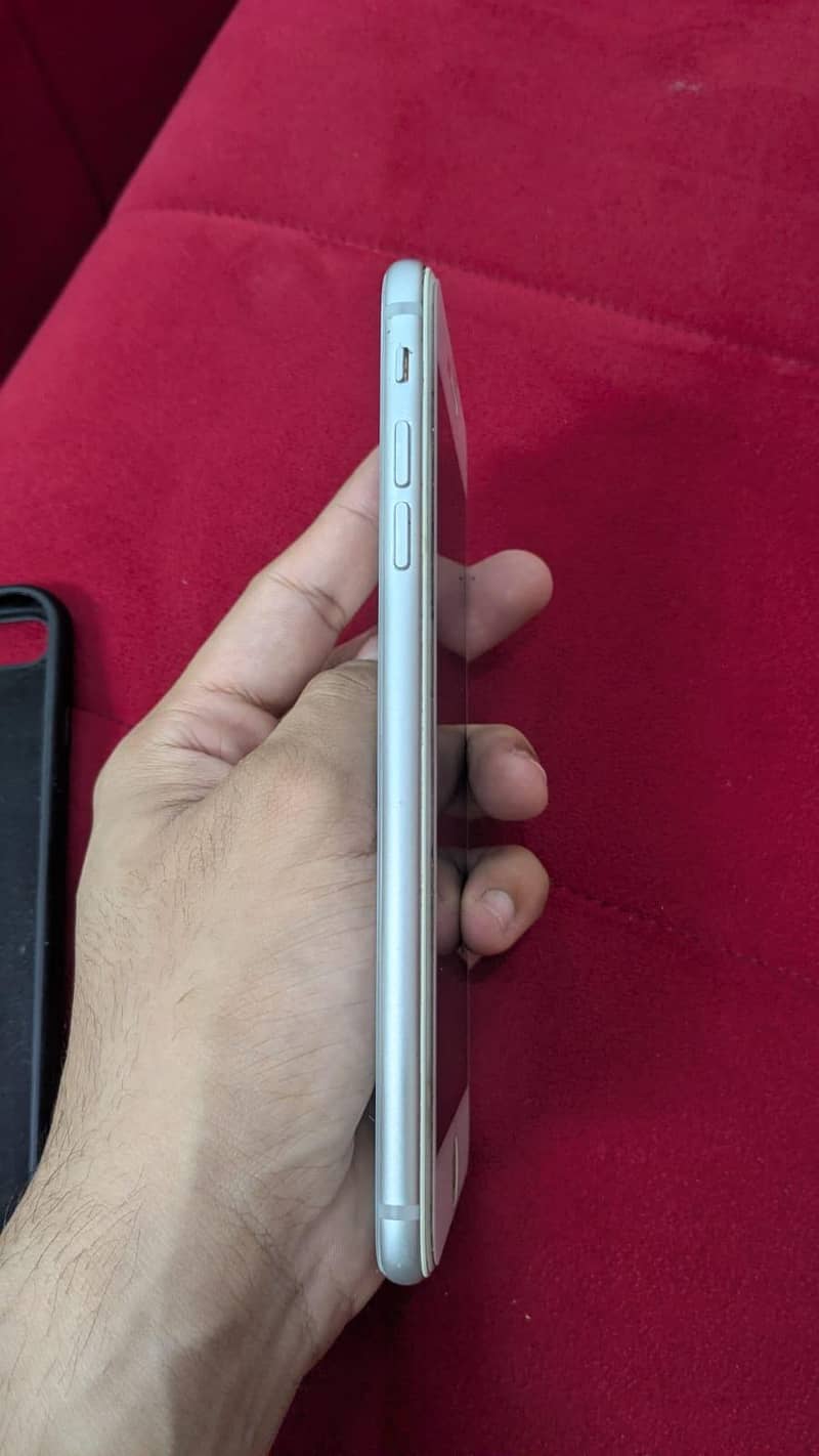 Apple iPhone 8 Plus 4