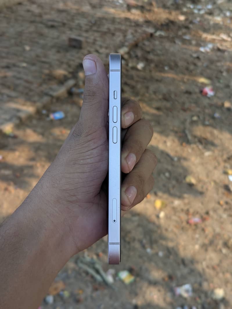 Apple iPhone 13 4