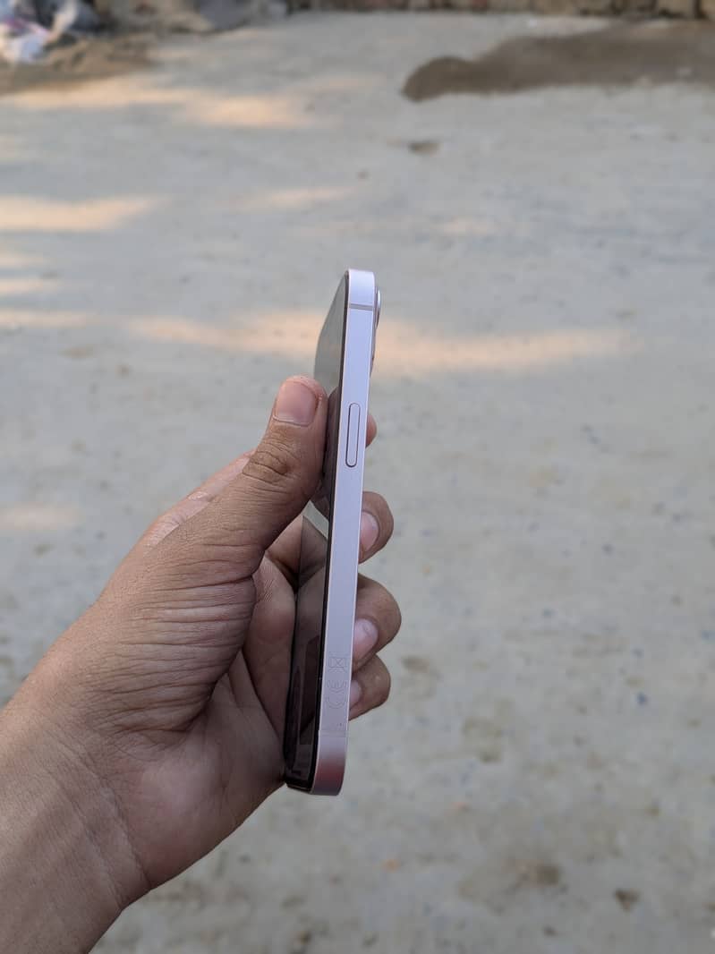 Apple iPhone 13 5