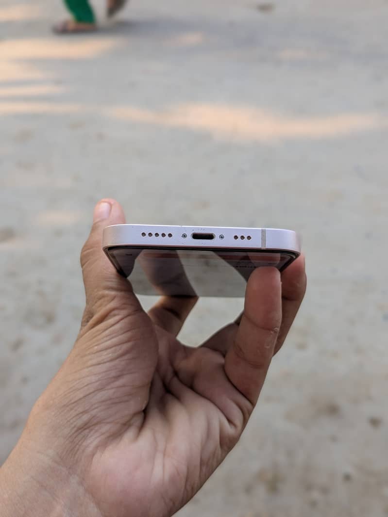 Apple iPhone 13 6