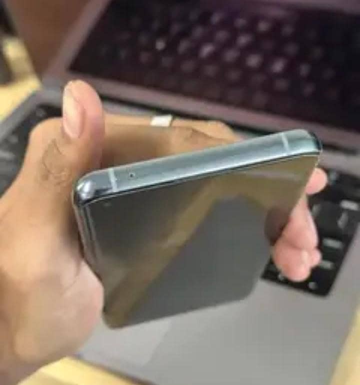 One Plus 9 Pro panel 2