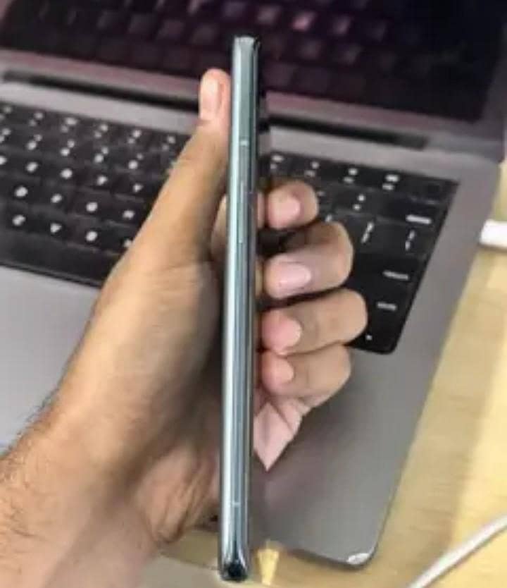 One Plus 9 Pro panel 3