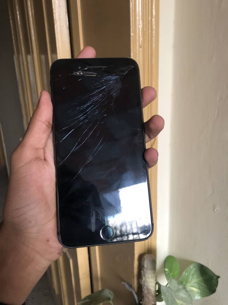 Apple iPhone 8 Plus 0