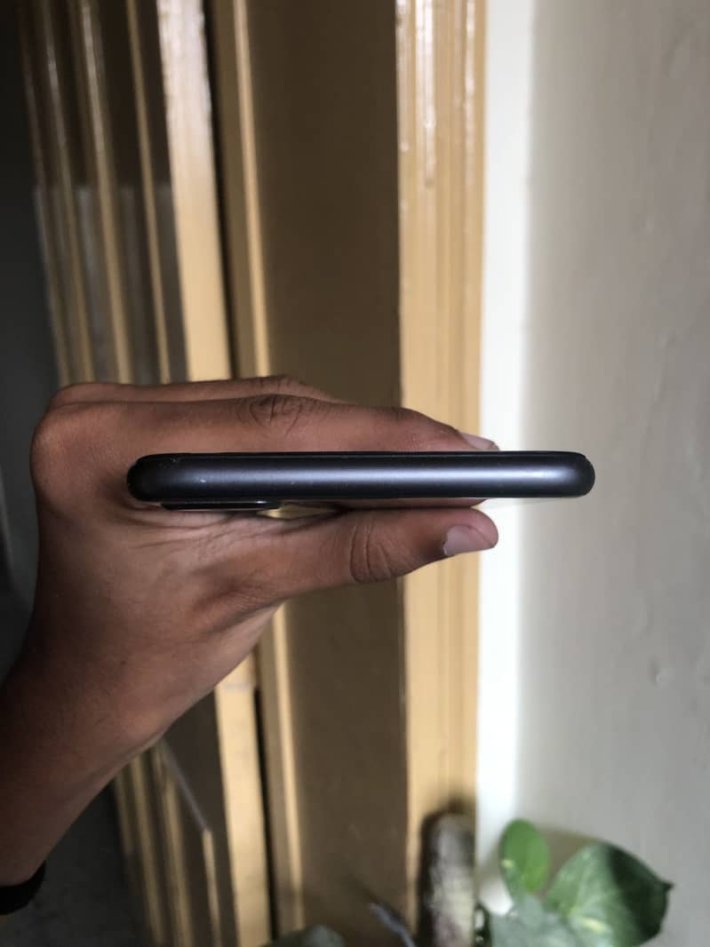 Apple iPhone 8 Plus 4