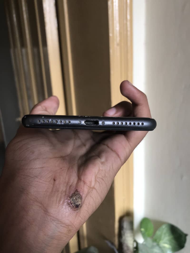 Apple iPhone 8 Plus 5
