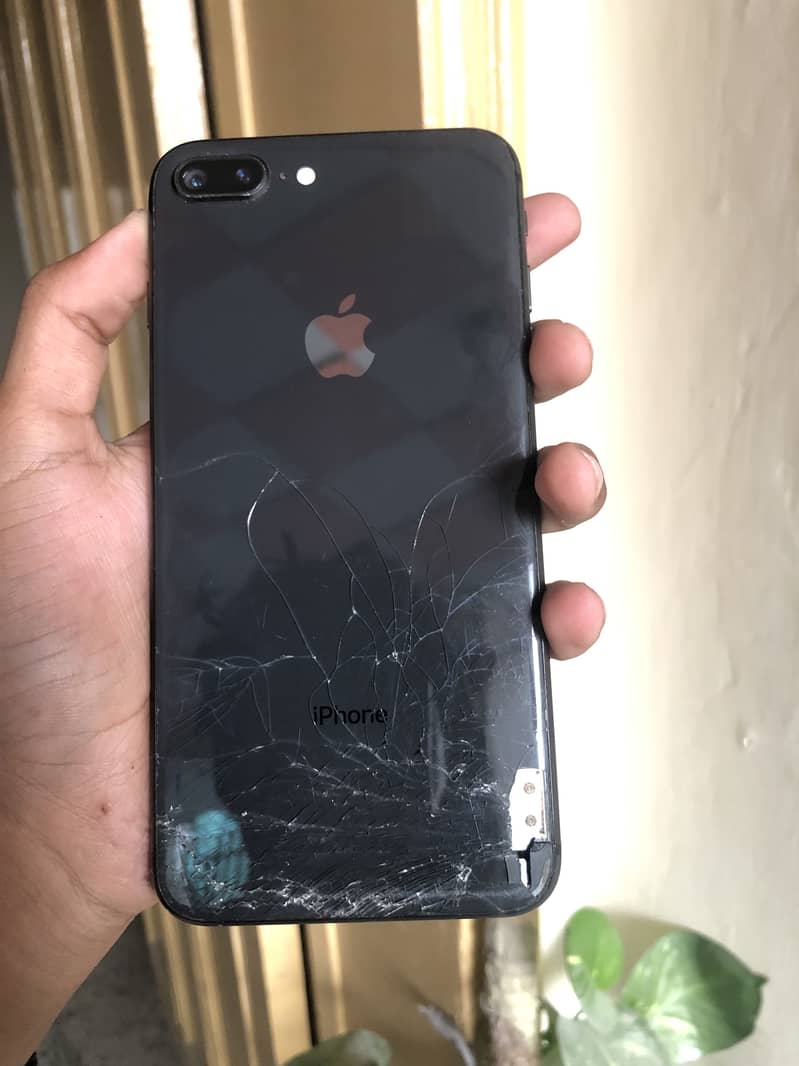 Apple iPhone 8 Plus 6