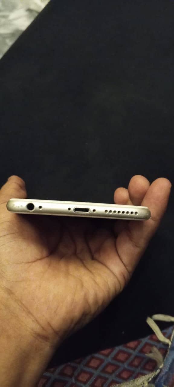 Apple iPhone 6S Plus 4