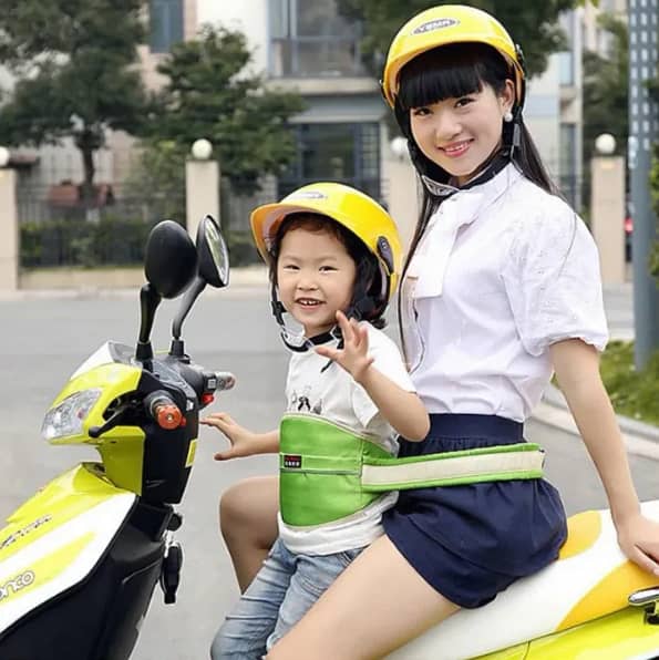 Safety Belt for Kids On Bike – Adjustable Harness with Buckle Design for Children, Multicolor