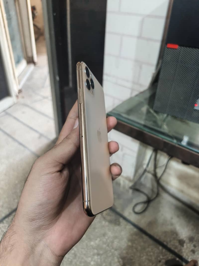 Apple iPhone 11 Pro Max 1