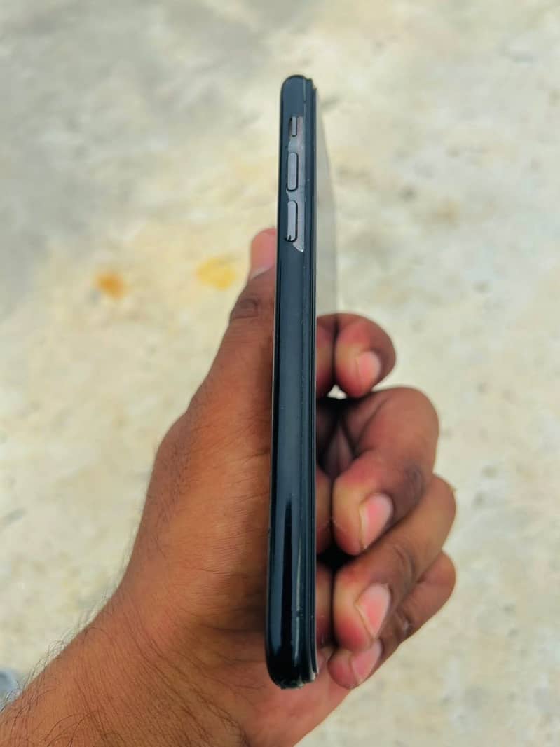 Apple iPhone X 4