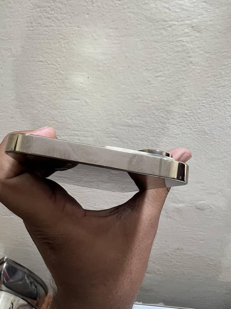 Apple iPhone 14 Pro Max 8