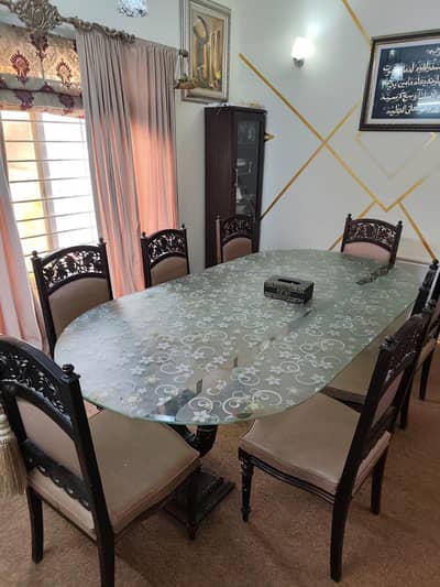 8 chairs with tabel