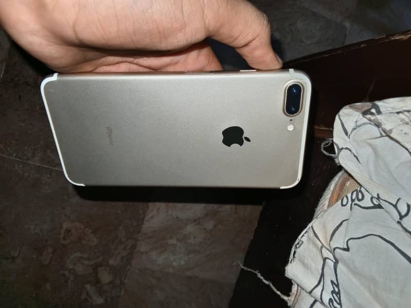 Apple iPhone 7 Plus 2