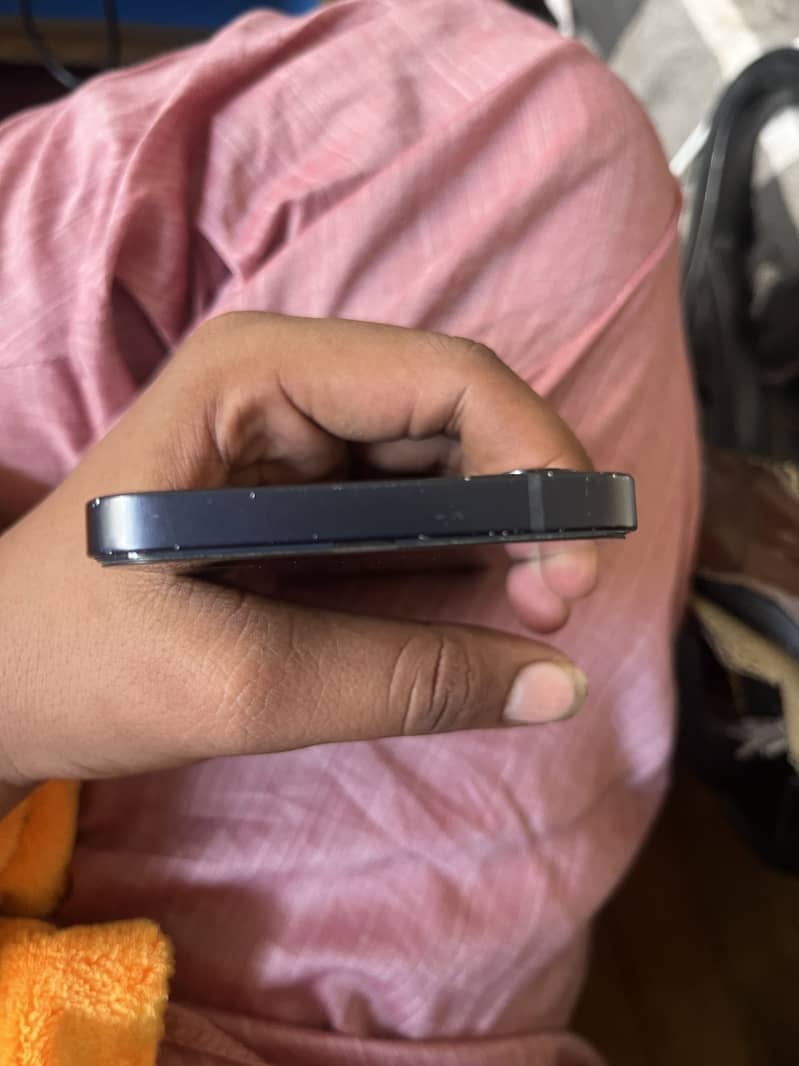Apple iPhone 12 4