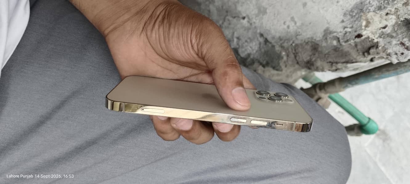 Apple iPhone 12 Pro 3