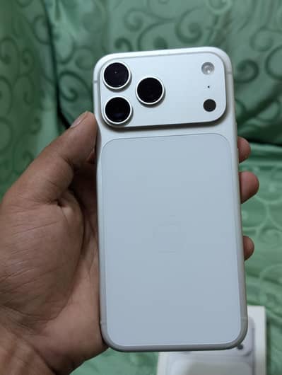 17 pro max Silver