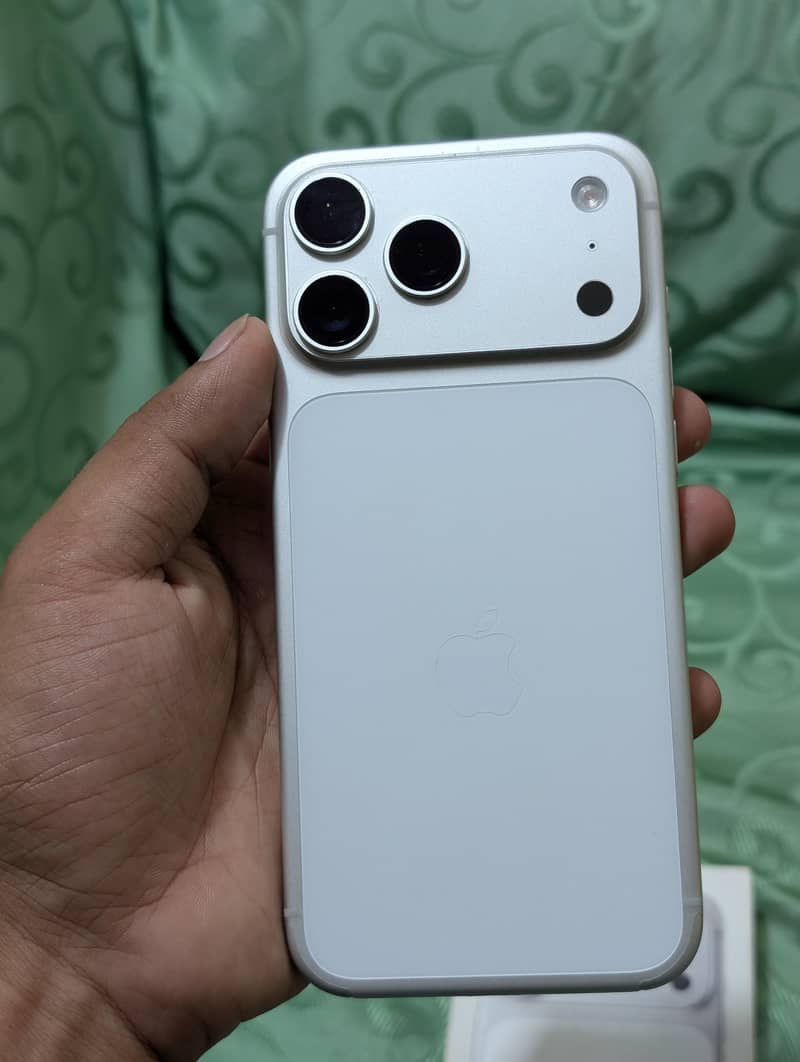 17 pro max Silver 0