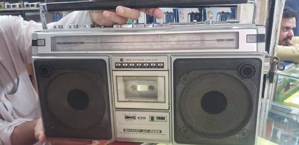 Samsung tape 4band radio and good condition