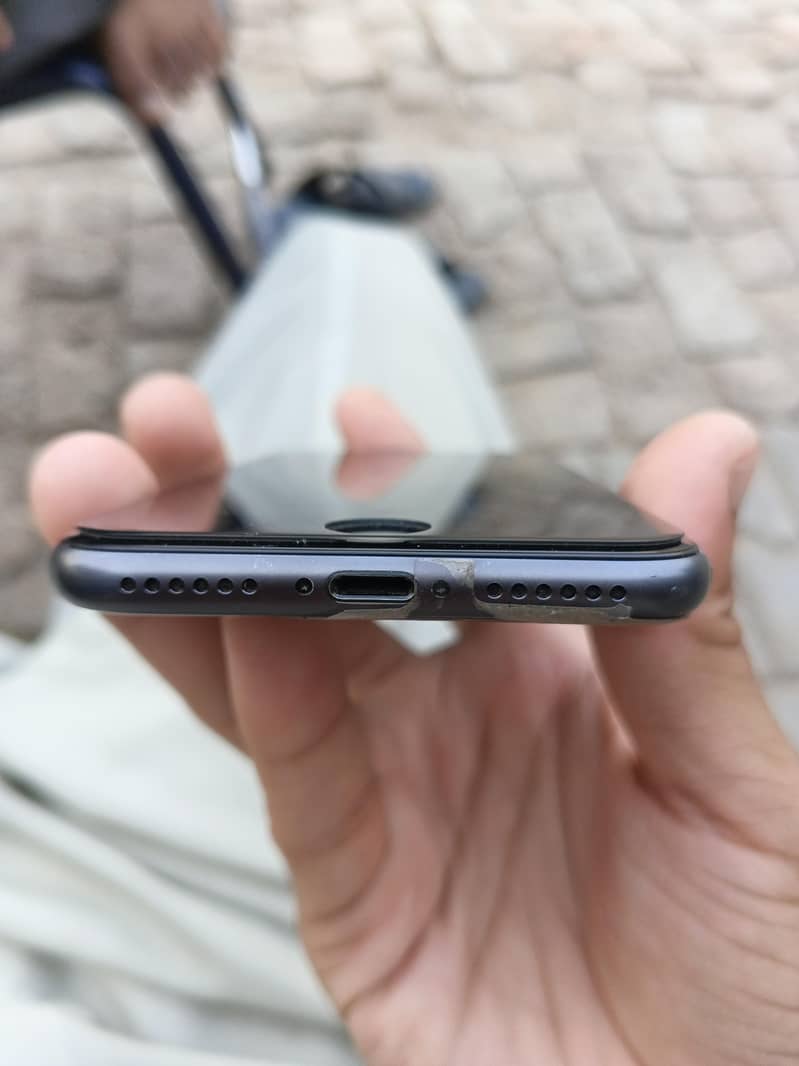Apple iPhone 8 3