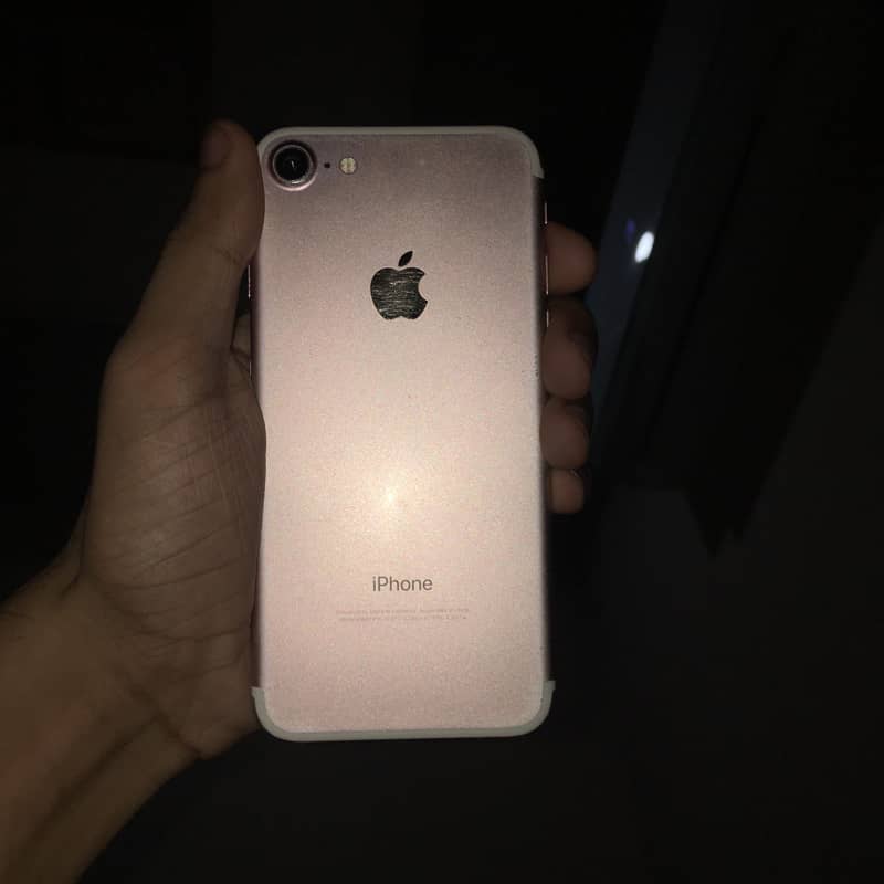 Apple iPhone 7 0