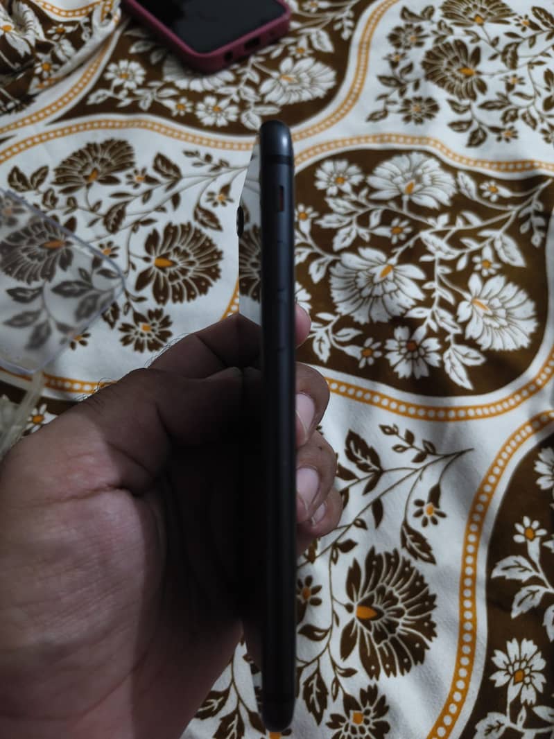Apple iPhone 8 4