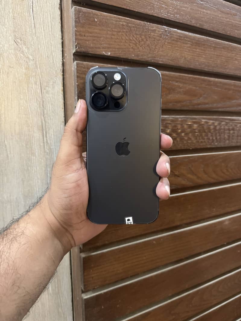 Apple iPhone 16 Pro Max 1
