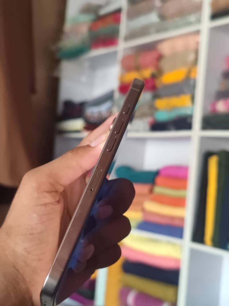 Iphone 16 pro max 3