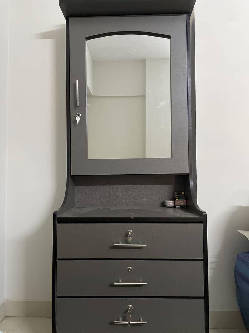 Dressing table 0