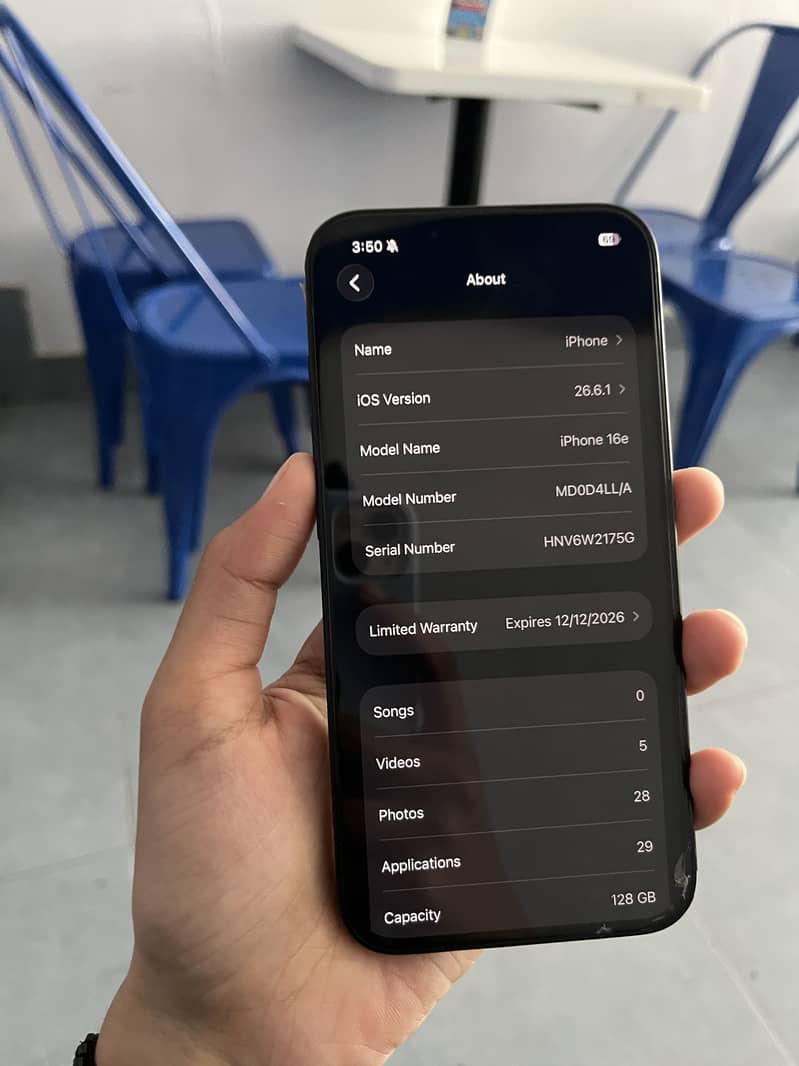 Apple iPhone 16e 6