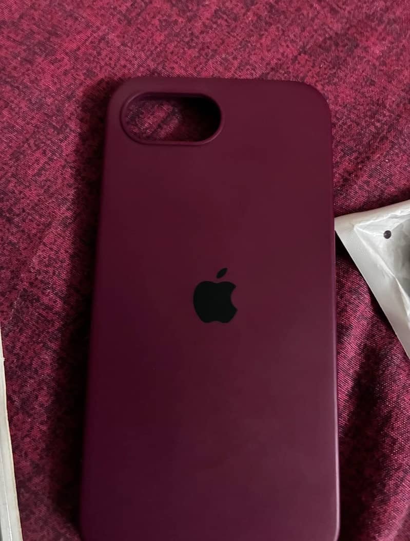 Apple iPhone 16e 8