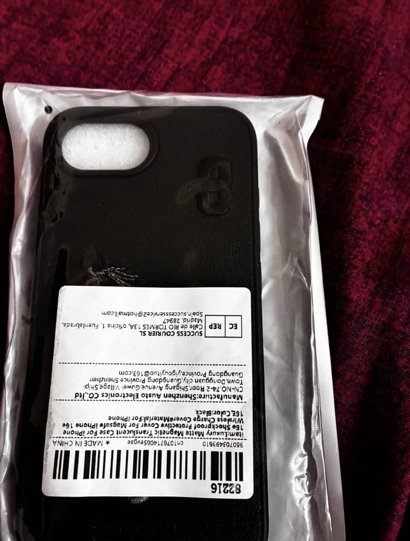 Apple iPhone 16e 10