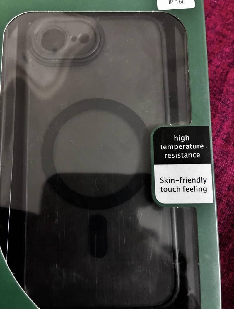 Apple iPhone 16e 11