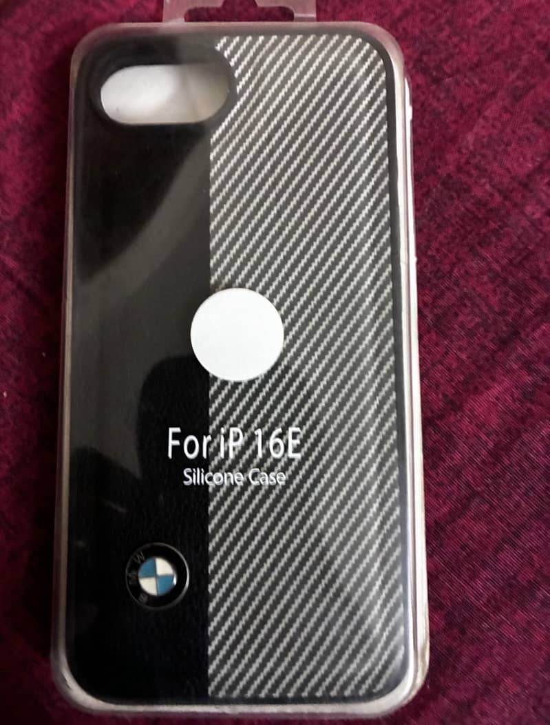Apple iPhone 16e 12