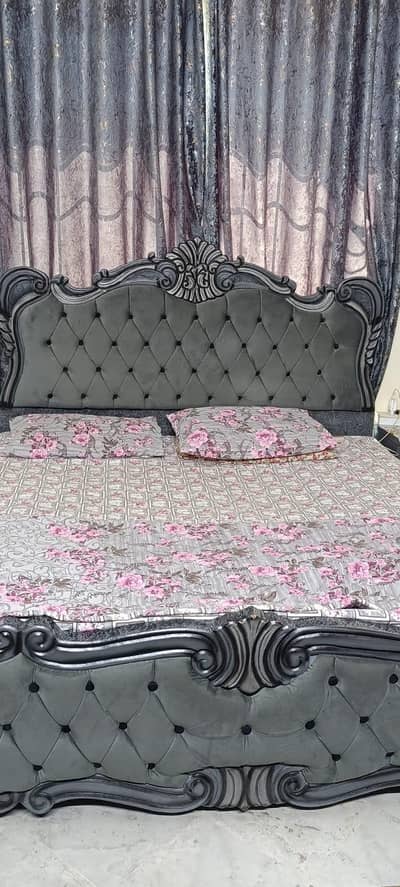 Elegant Bedroom Bed Set – Excellent Condition with Side Tables