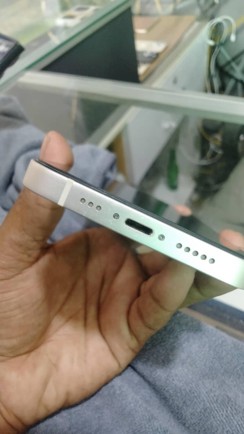 Apple iPhone 13 1
