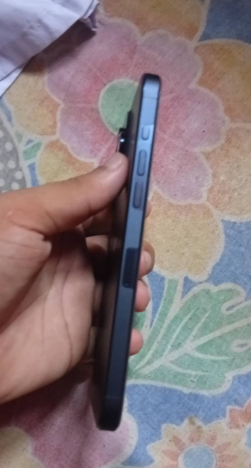 Apple iPhone 15 Pro Max 3