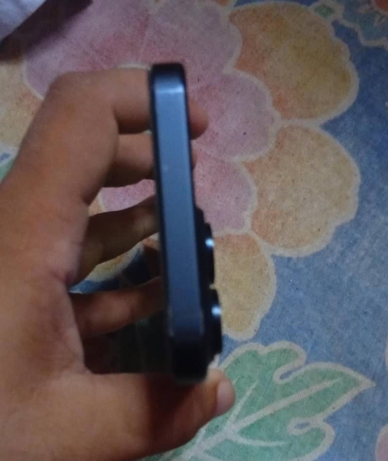 Apple iPhone 15 Pro Max 4
