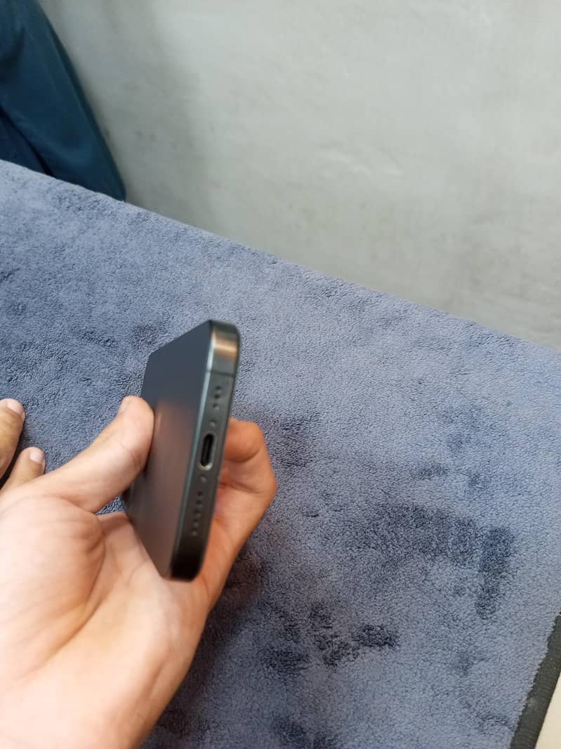Apple iPhone 15 Pro 2