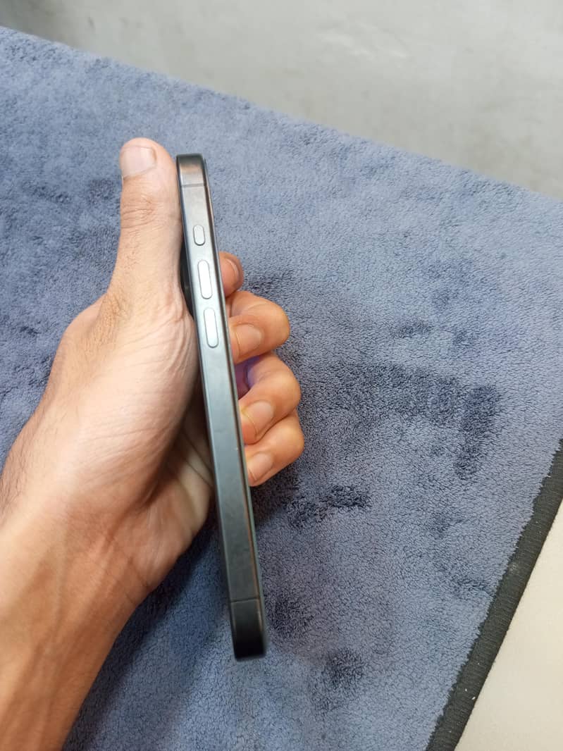 Apple iPhone 15 Pro 4