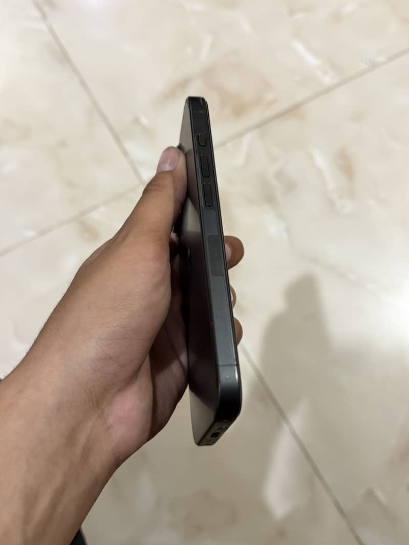 Apple iPhone 15 Pro 4
