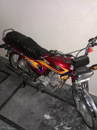 Honda CD 70 red color motorcycle urgent for sale