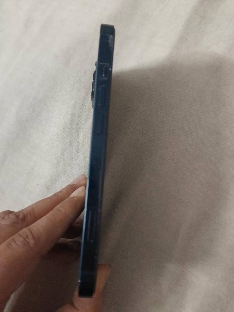 Apple iPhone 13 5