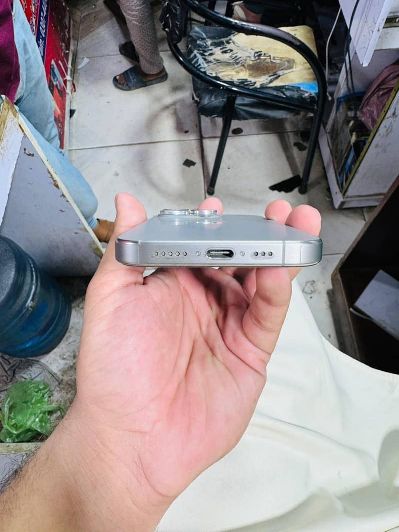 Apple iPhone 15 Pro 2