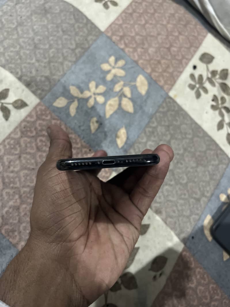 Apple iPhone X 3