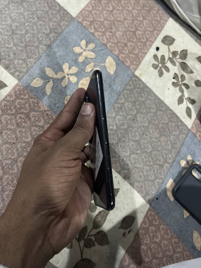 Apple iPhone X 4