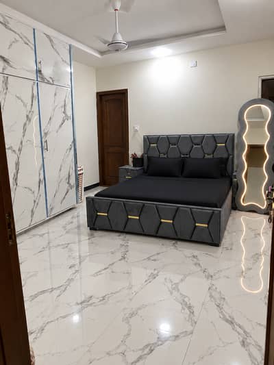 Daily and weekly basis room in apartment