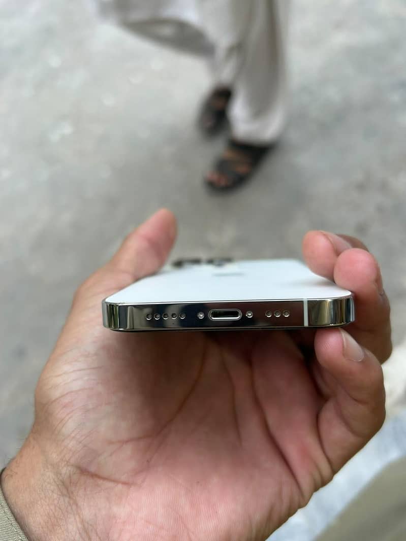 Apple iPhone 13 Pro 2