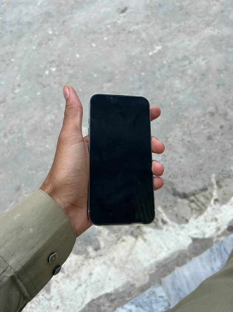 Apple iPhone 13 Pro 4
