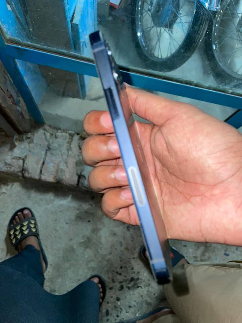 Apple iPhone 12 2